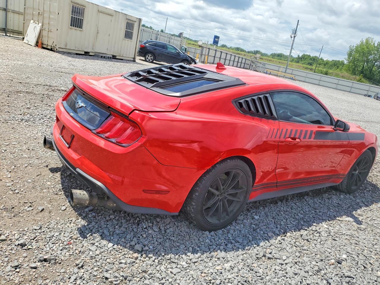 2021 Ford Mustang - zdjęcie 3
