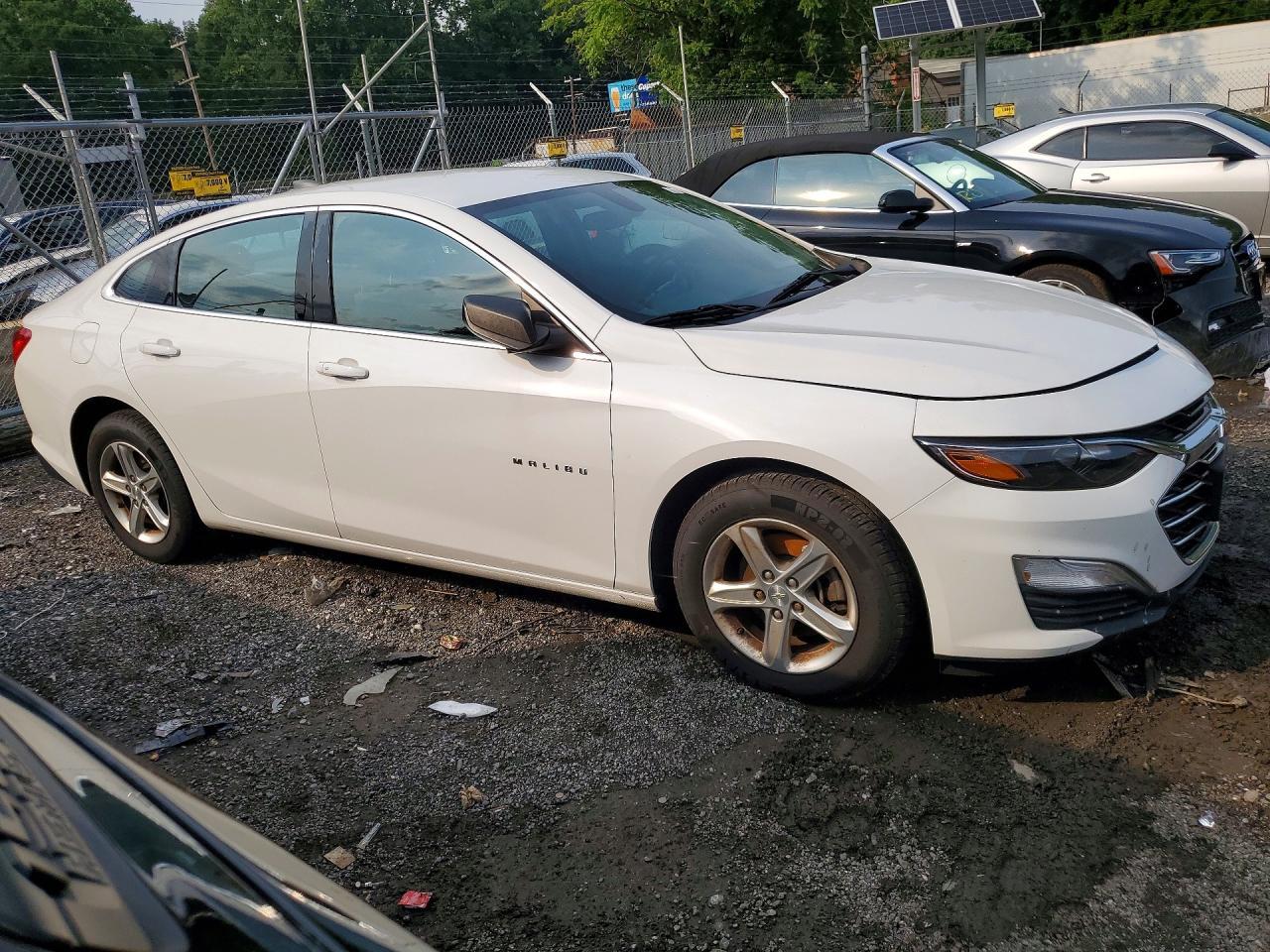 2020 Chevrolet Malibu Ls - zdjęcie 4
