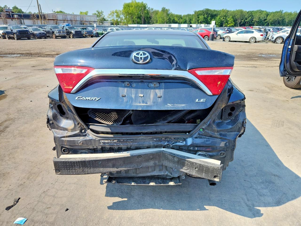2017 Toyota Camry Le - zdjęcie 6