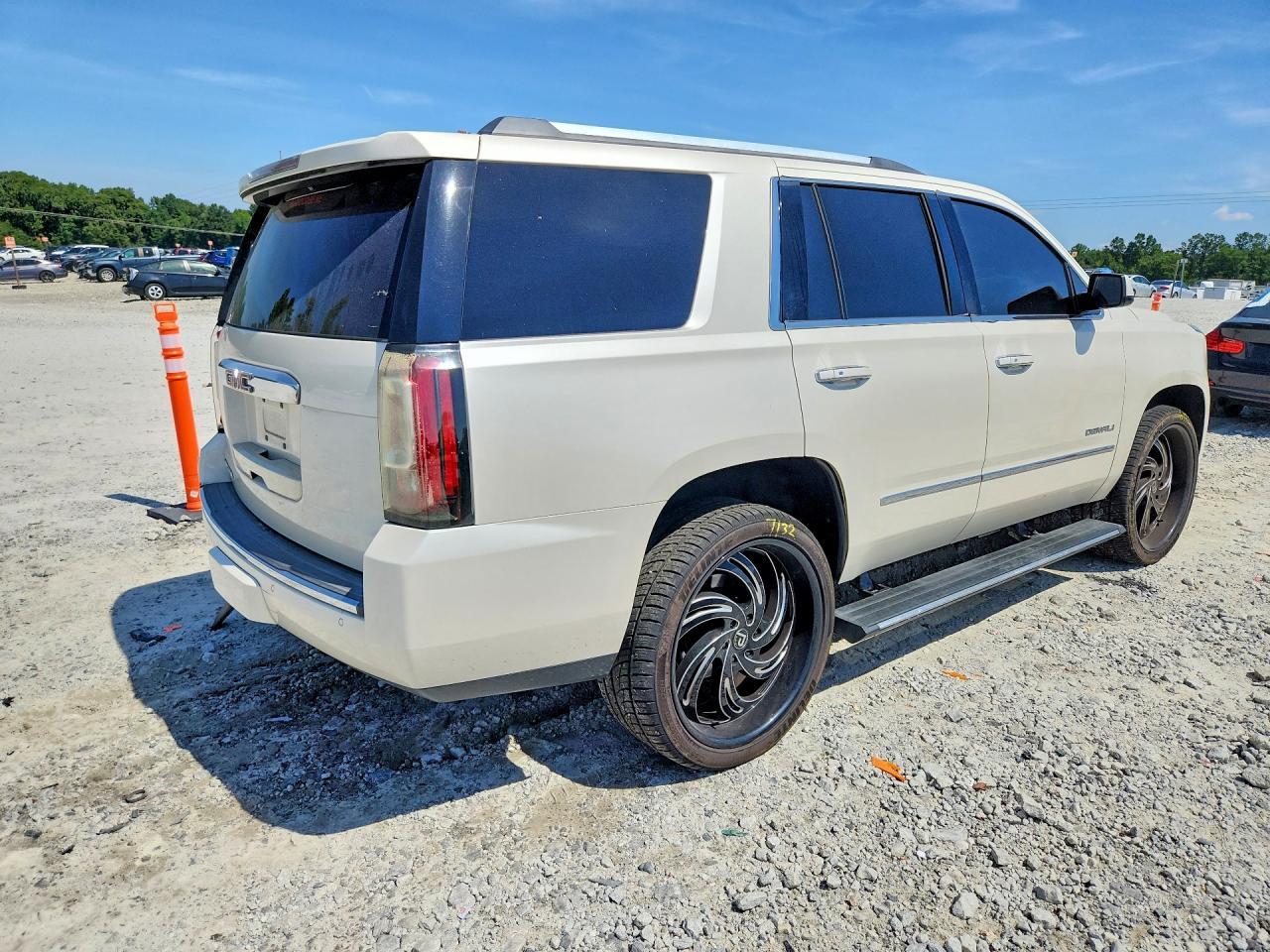 2015 GMC Yukon Denali - zdjęcie 3