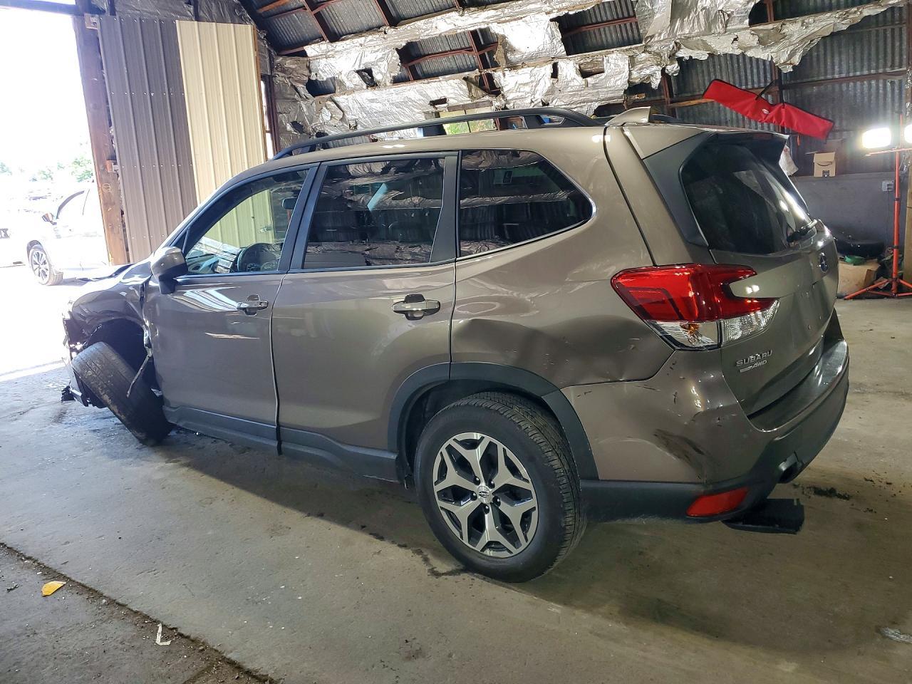 2022 Subaru Forester Premium - zdjęcie 2