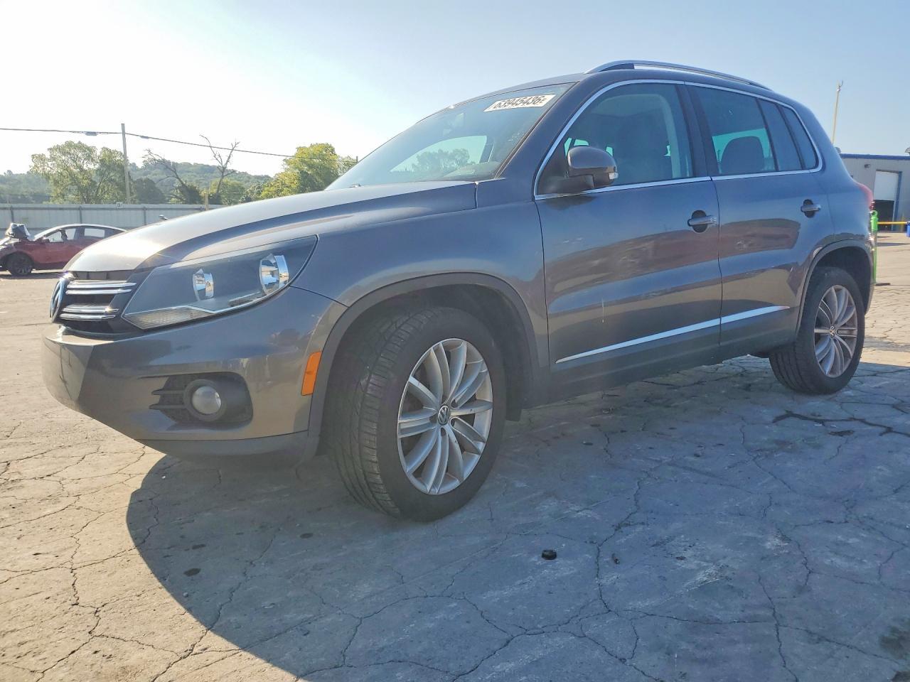 2015 Volkswagen Tiguan S - zdjęcie główne