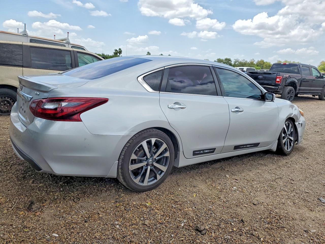 2017 Nissan Altima 2.5 Sr - zdjęcie 3