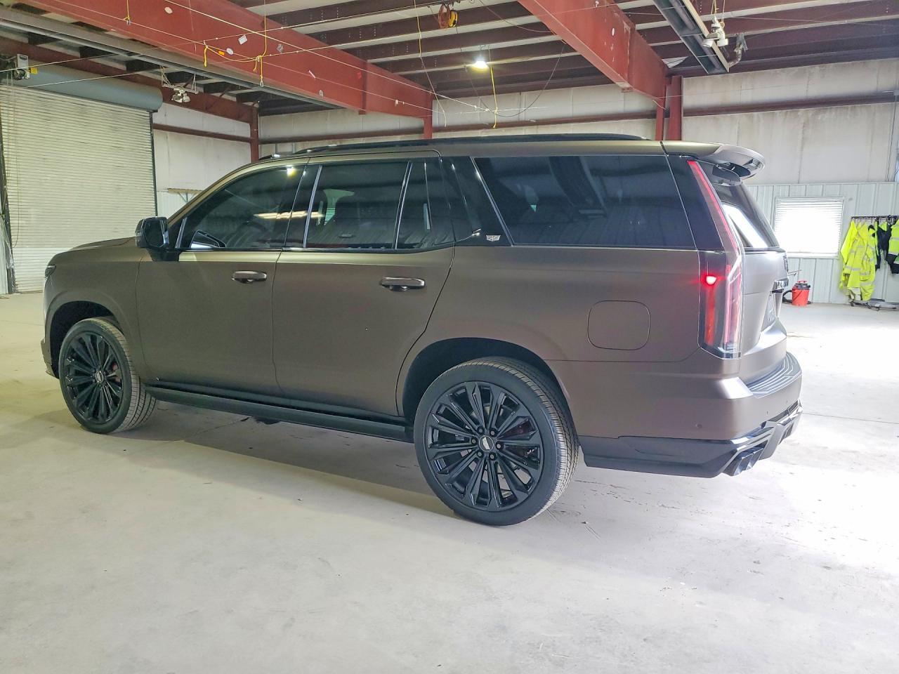 2025 Cadi Escalade V - zdjęcie 2