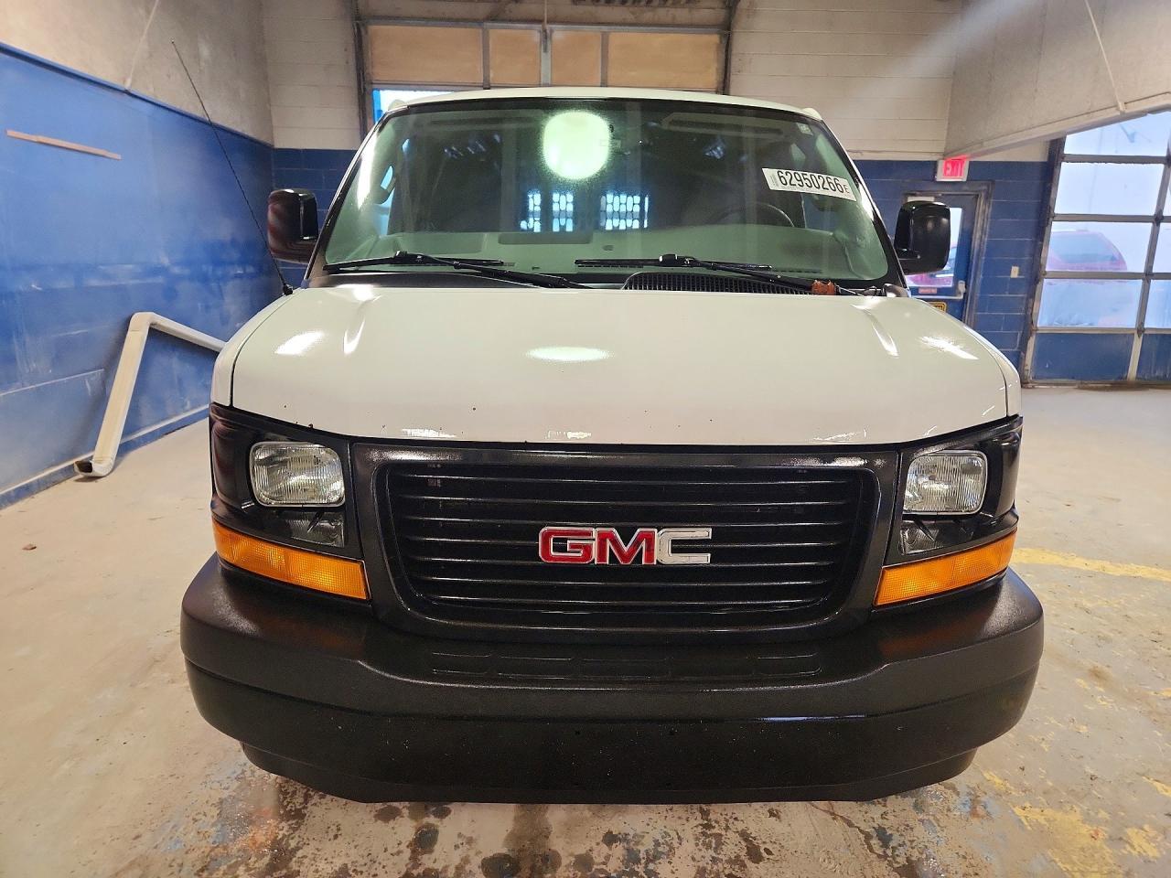 2017 GMC Savana G2500 - zdjęcie 5