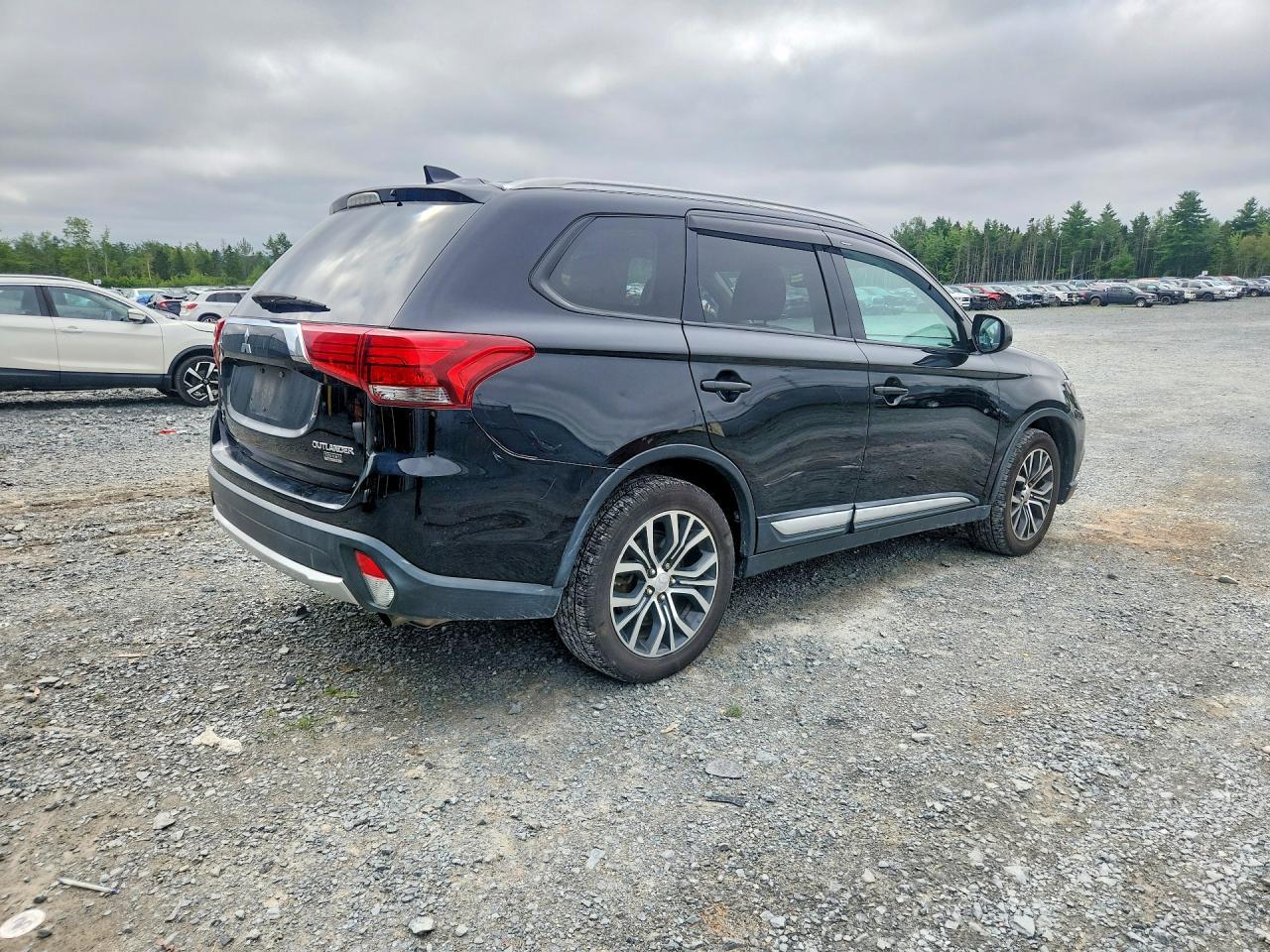 2017 Mitsubishi Outlander Es - zdjęcie 3