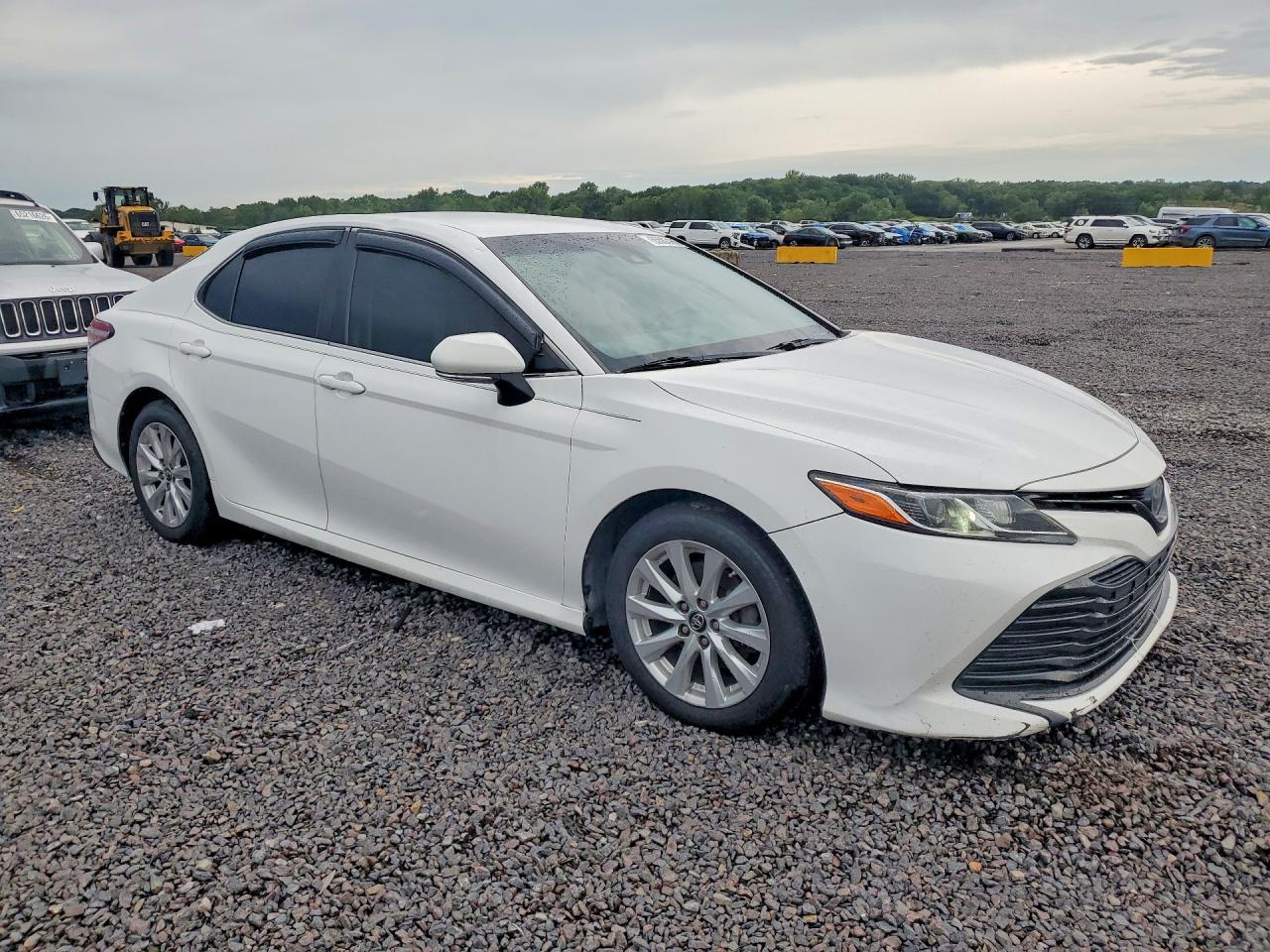 2018 Toyota Camry Le - zdjęcie 4
