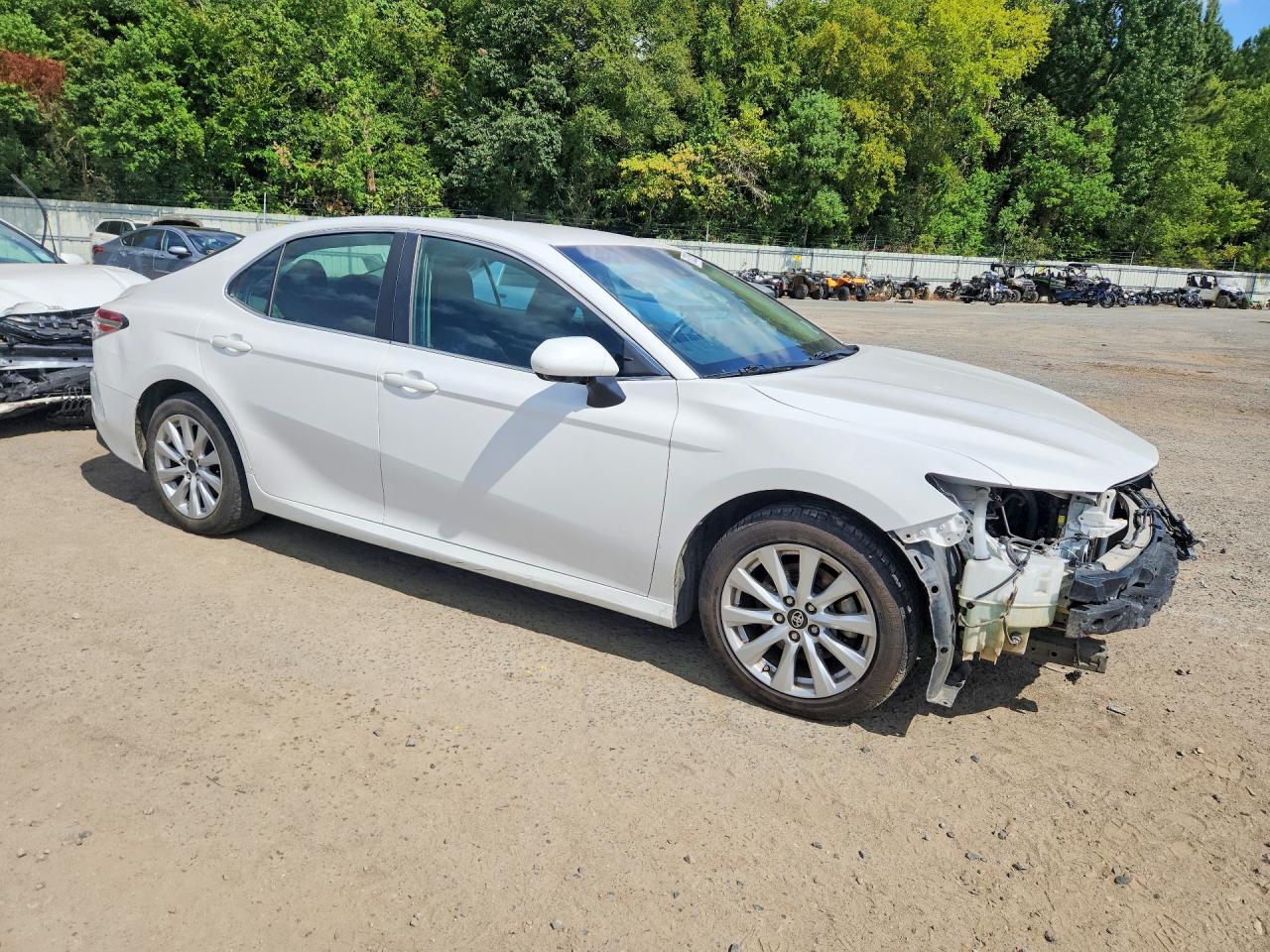 2018 Toyota Camry Le - zdjęcie 4