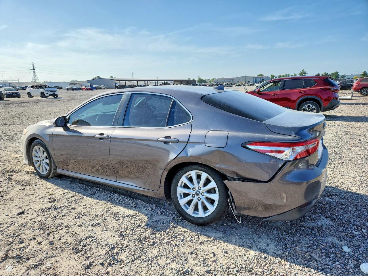 2019 Toyota Camry Le - zdjęcie 2