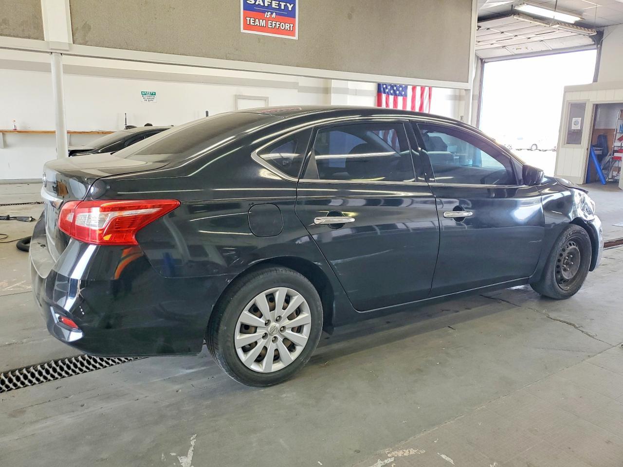 2019 Nissan Sentra S - zdjęcie 3
