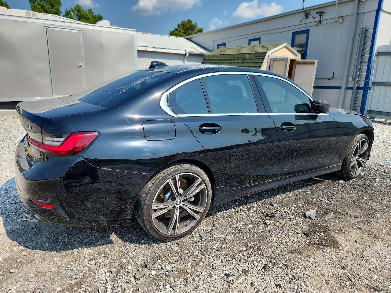 2022 BMW 330Xi - zdjęcie 3