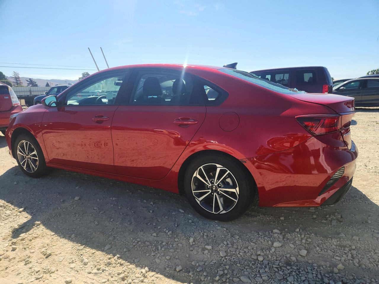2023 Kia Forte Lxs - zdjęcie 2