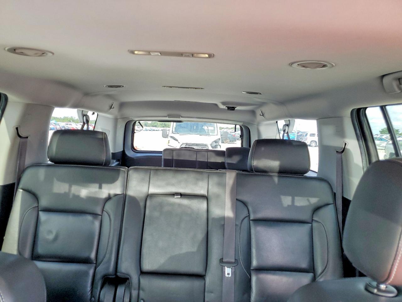 2016 Chevrolet Suburban C1500 Lt - zdjęcie 10