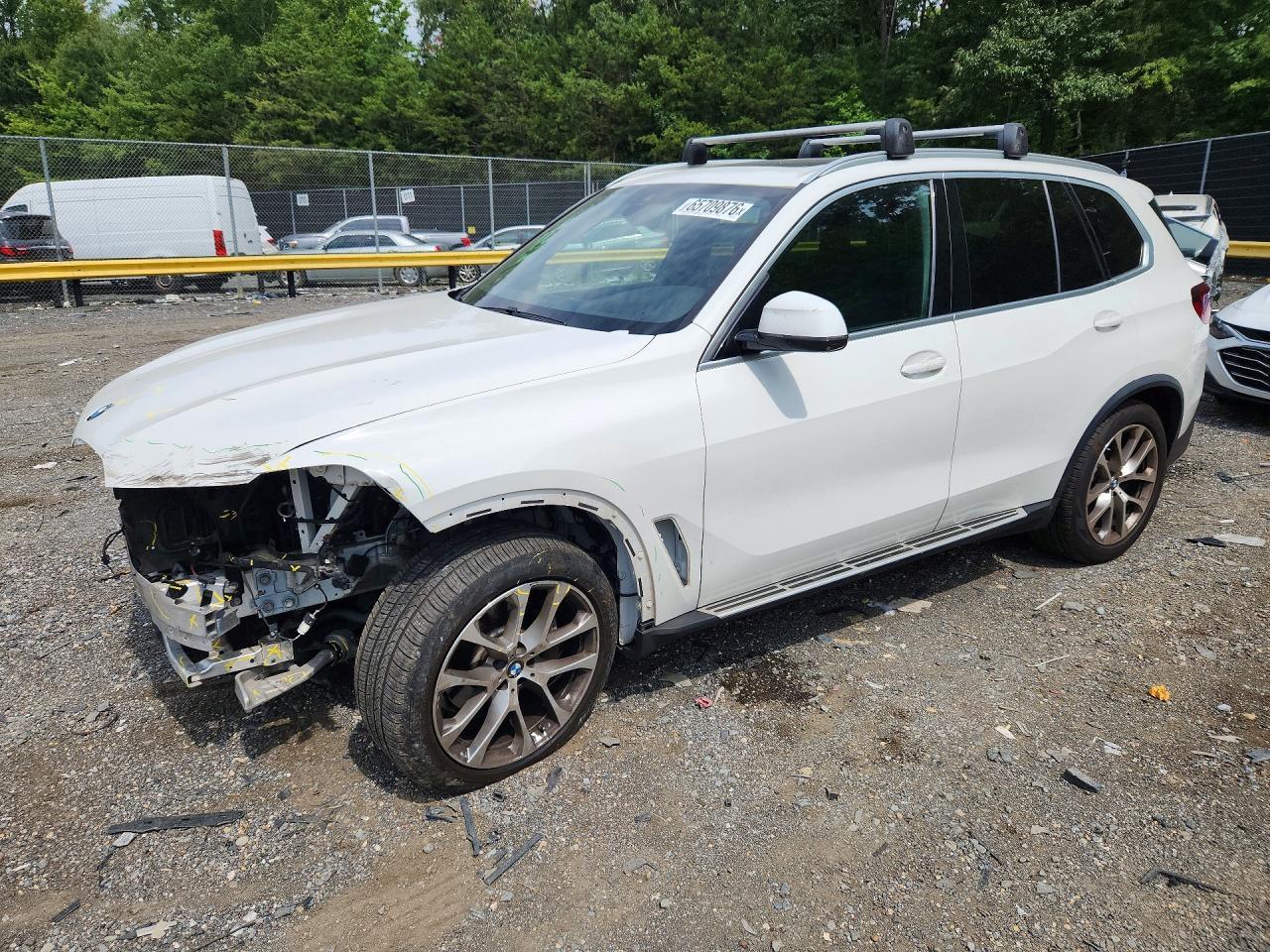 2021 BMW X5 xDrive40I - zdjęcie główne