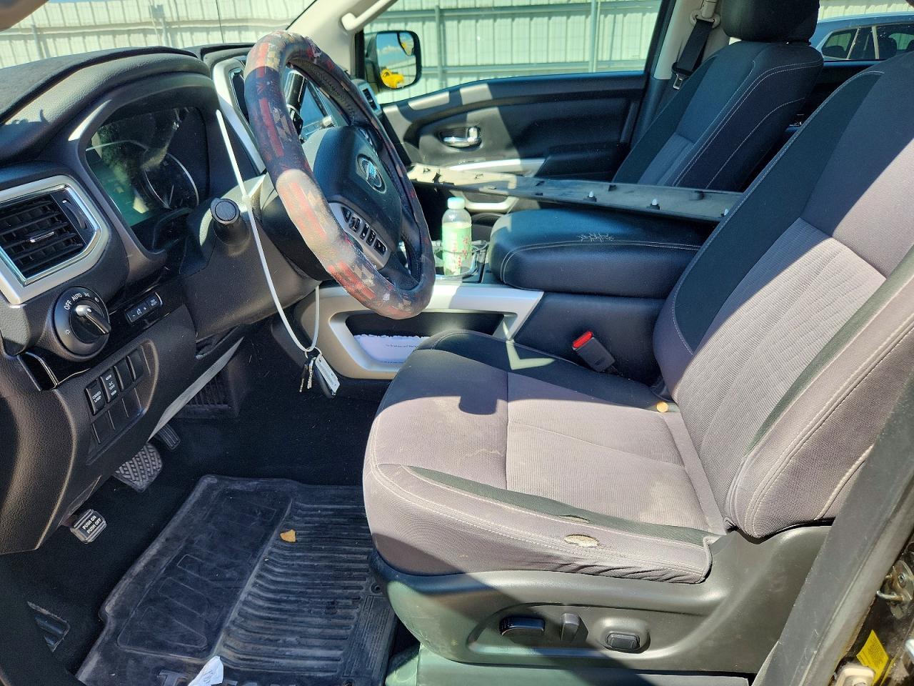 2020 Nissan Titan Sv - zdjęcie 7