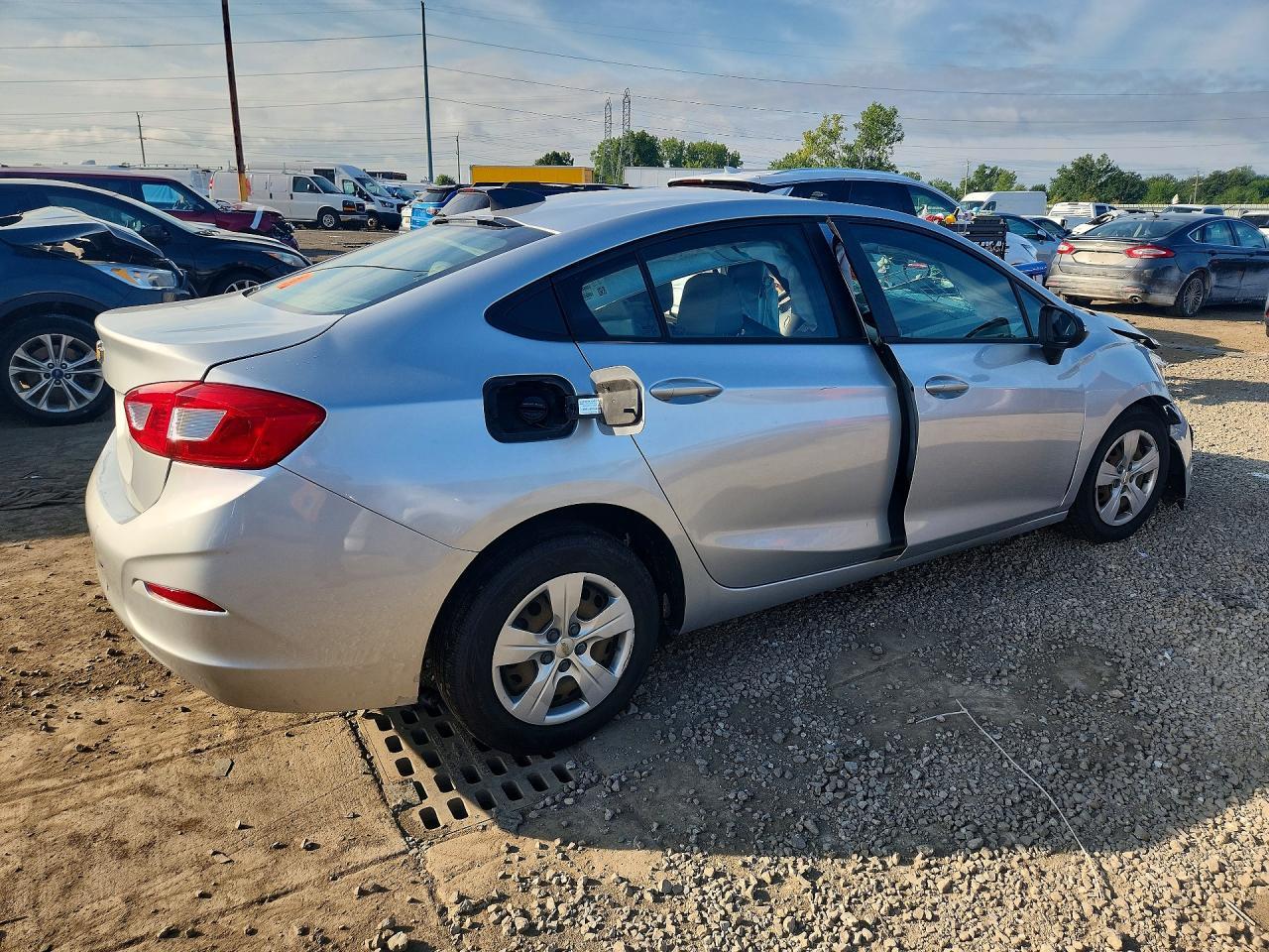 2017 Chevrolet Cruze Ls - zdjęcie 3