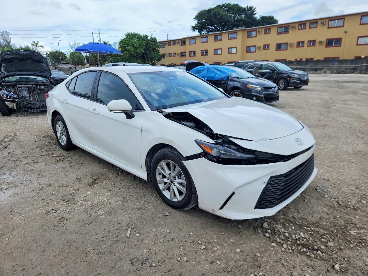 2025 Toyota Camry Le - zdjęcie 4