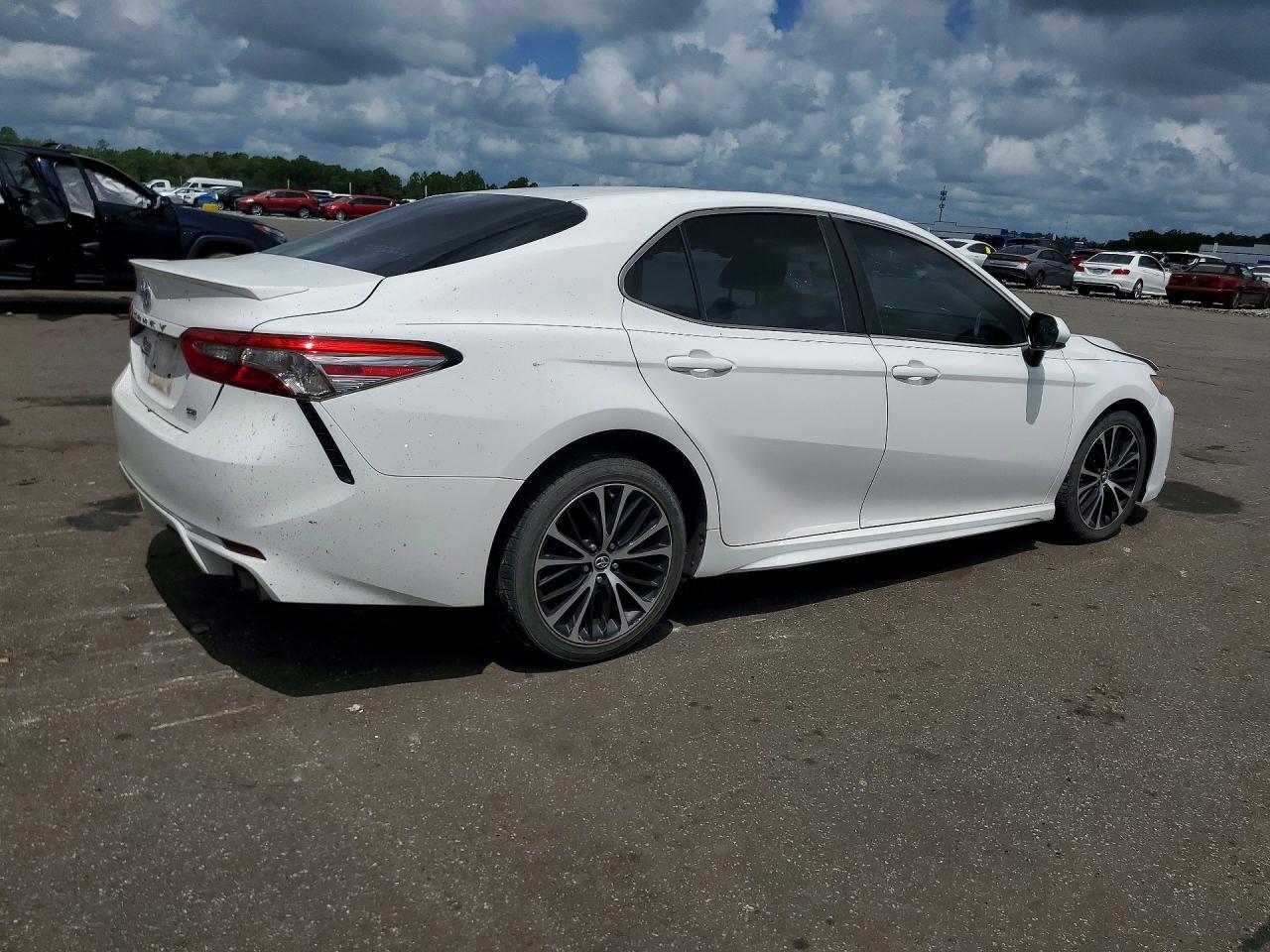 2018 Toyota Camry Se - zdjęcie 3