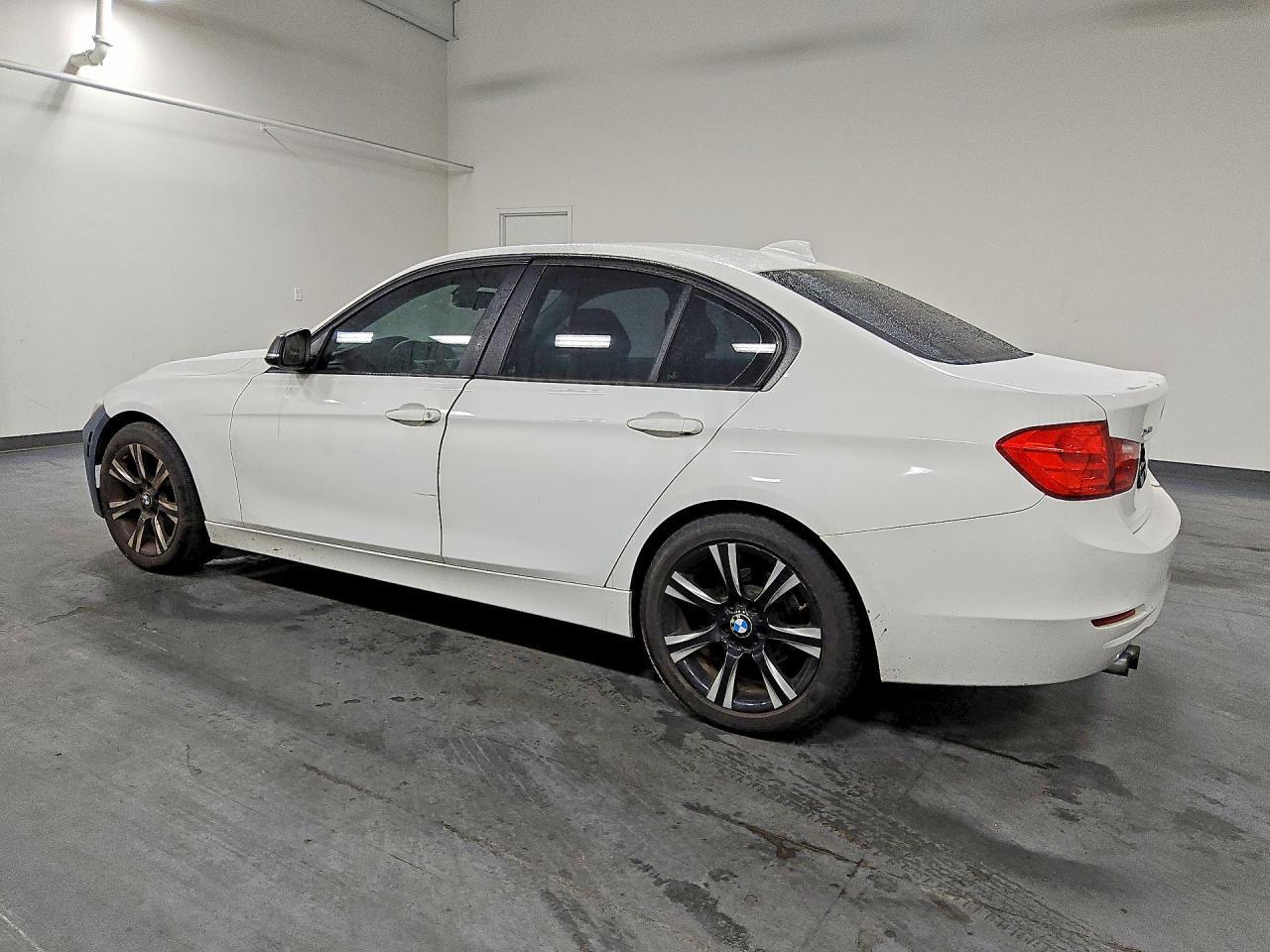 2013 BMW Seria 3 328i - zdjęcie 2