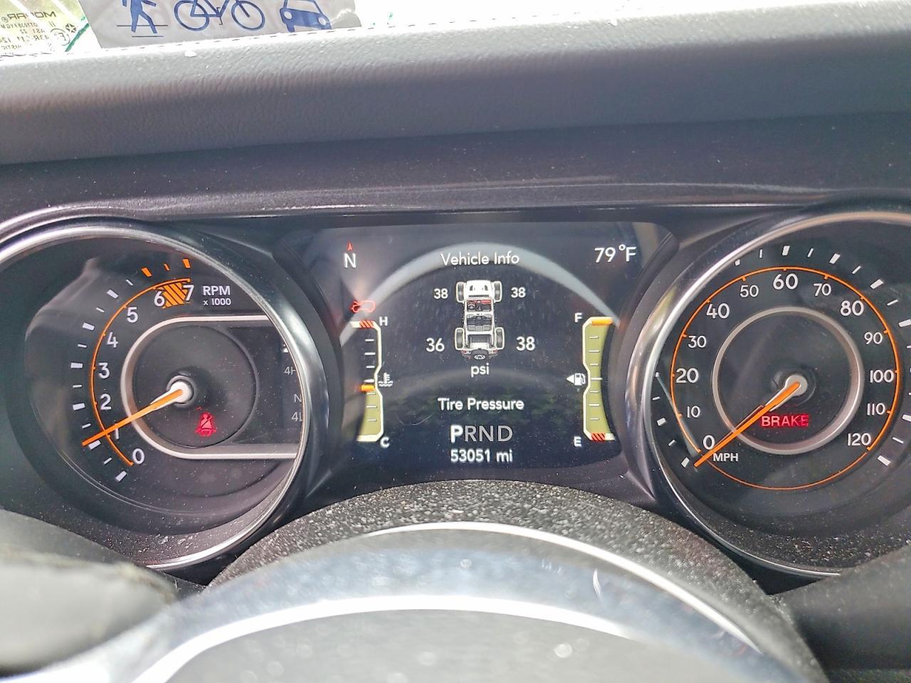 2021 Jeep Wrangler Unlimited Sahara - zdjęcie 9