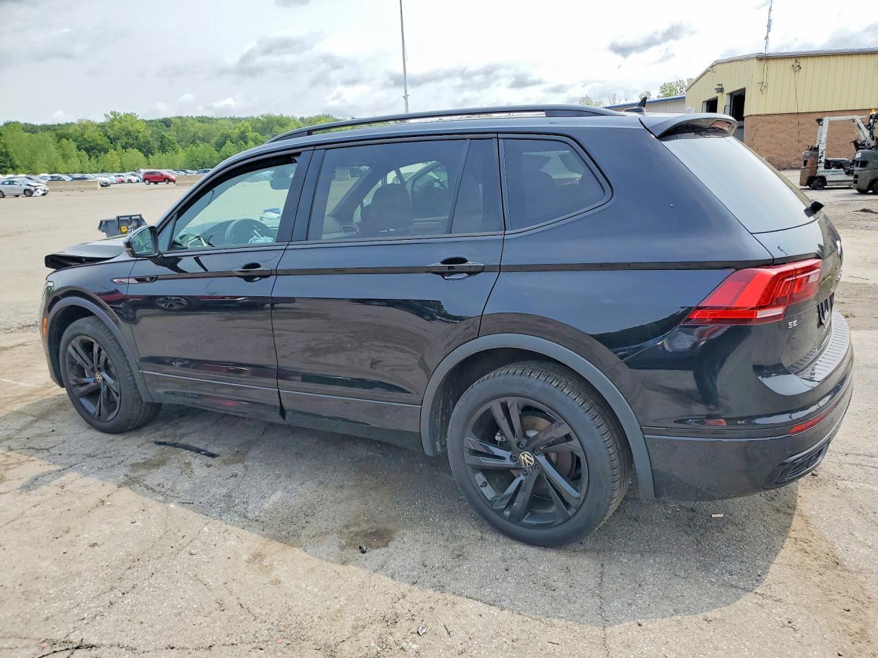 2024 Volkswagen Tiguan Se R-Line Black - zdjęcie 2