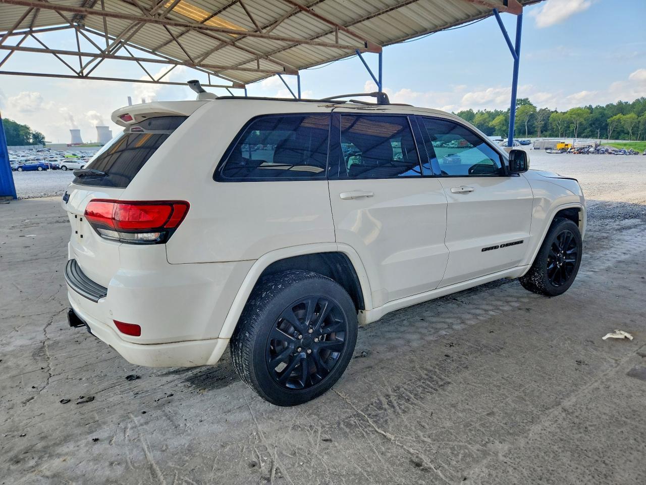2021 Jeep Grand Cherokee Laredo - zdjęcie 3