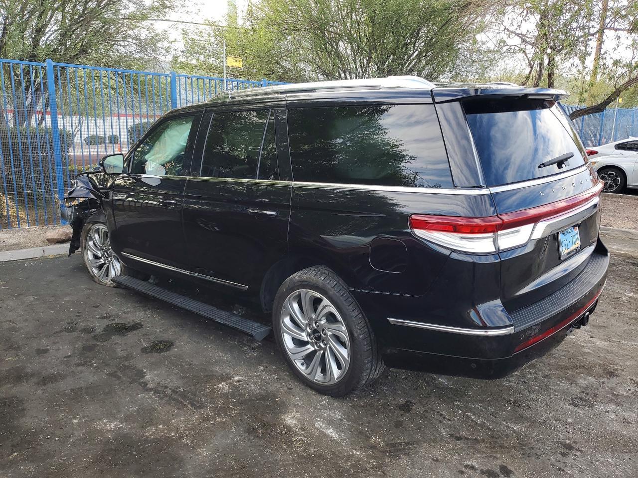 2024 Lincoln Navigator Reserve - zdjęcie 2