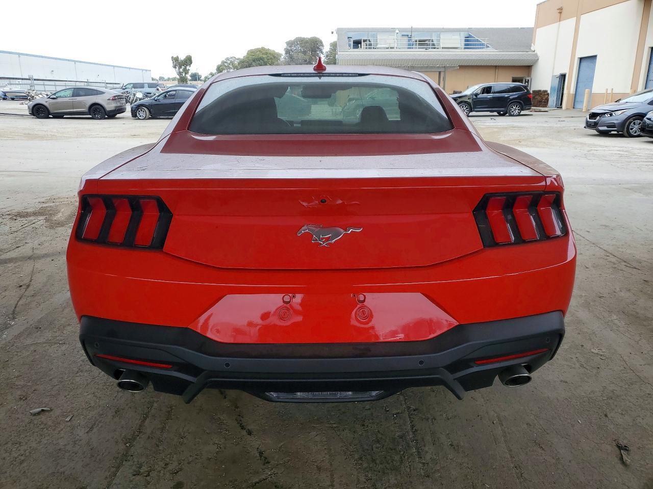 2025 Ford Mustang - zdjęcie 6
