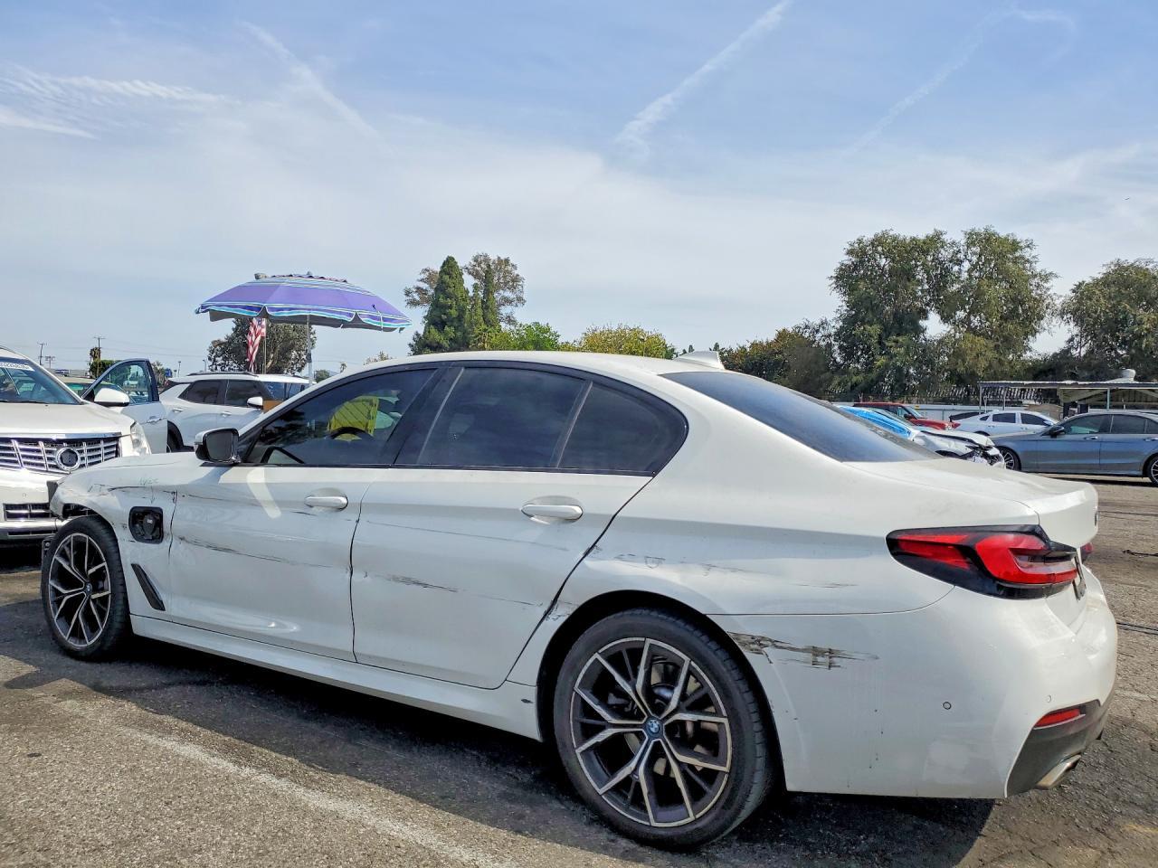 2022 BMW 530E - zdjęcie 2