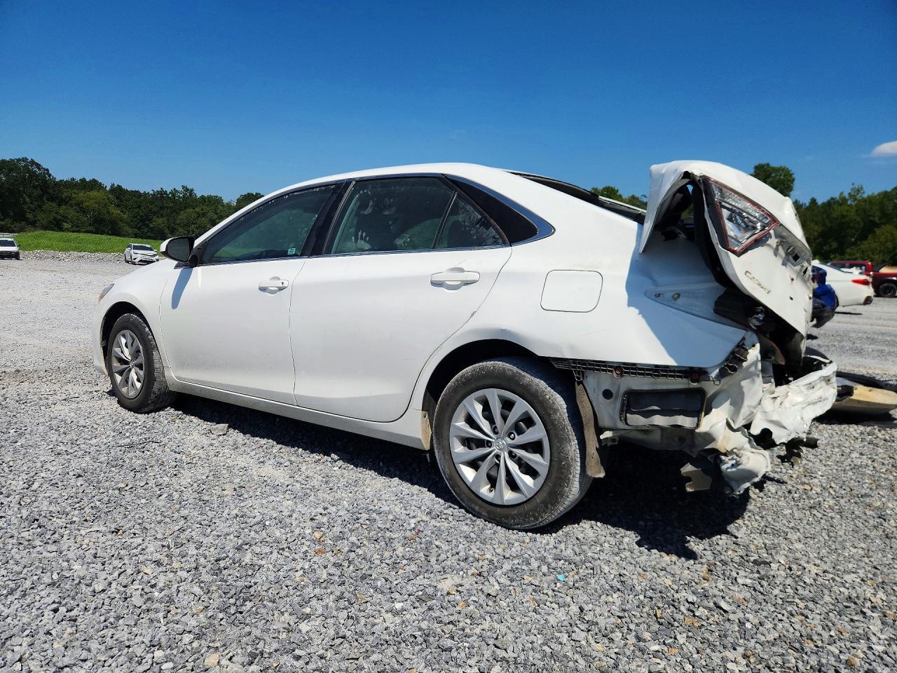 2017 Toyota Camry Le - zdjęcie 2