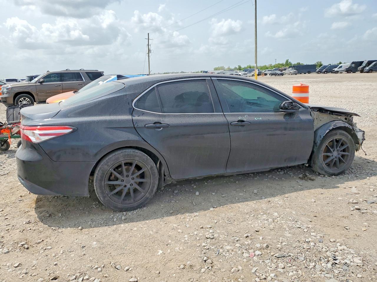 2019 Toyota Camry Le - zdjęcie 3