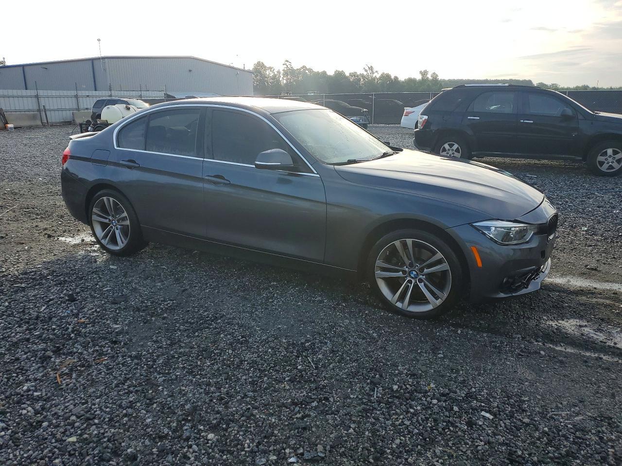 2018 BMW Seria 3 330i - zdjęcie 4