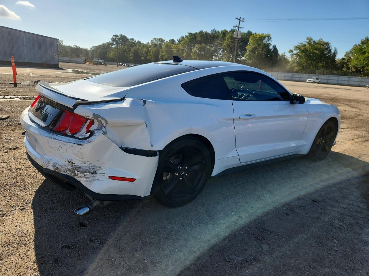 2023 Ford Mustang - zdjęcie 3
