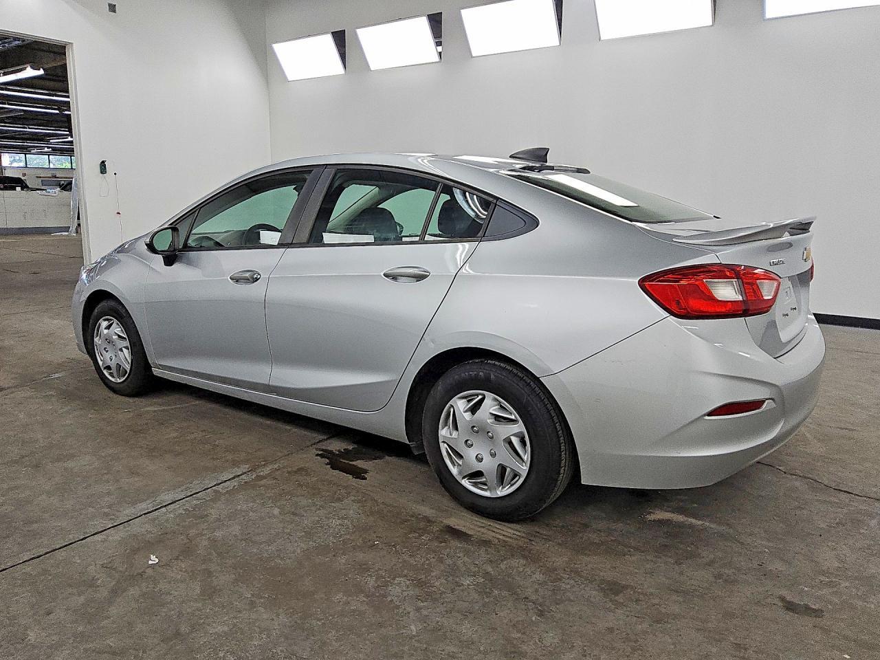 2018 Chevrolet Cruze Ls - zdjęcie 2