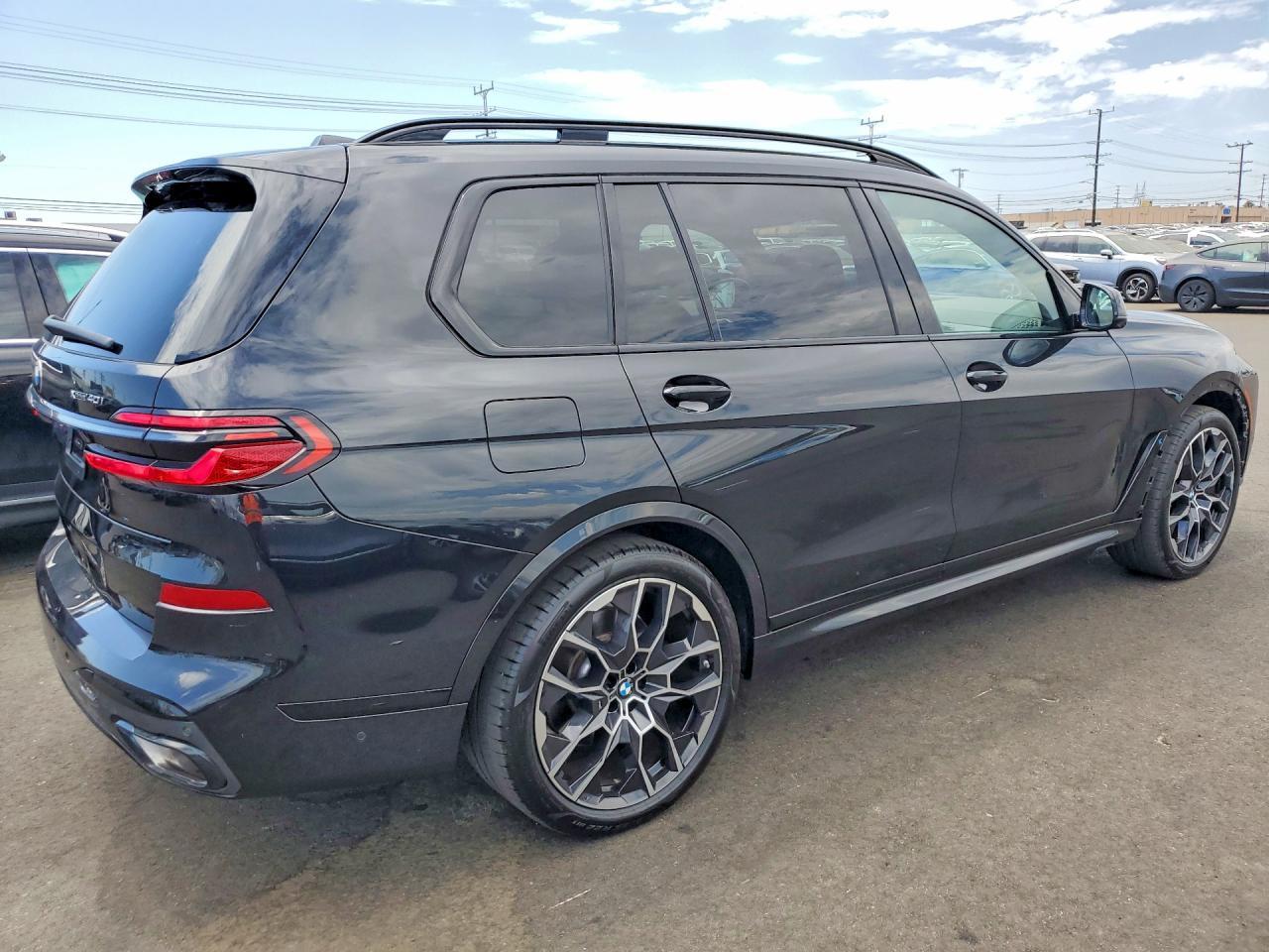 2025 BMW X7 xDrive40I - zdjęcie 3