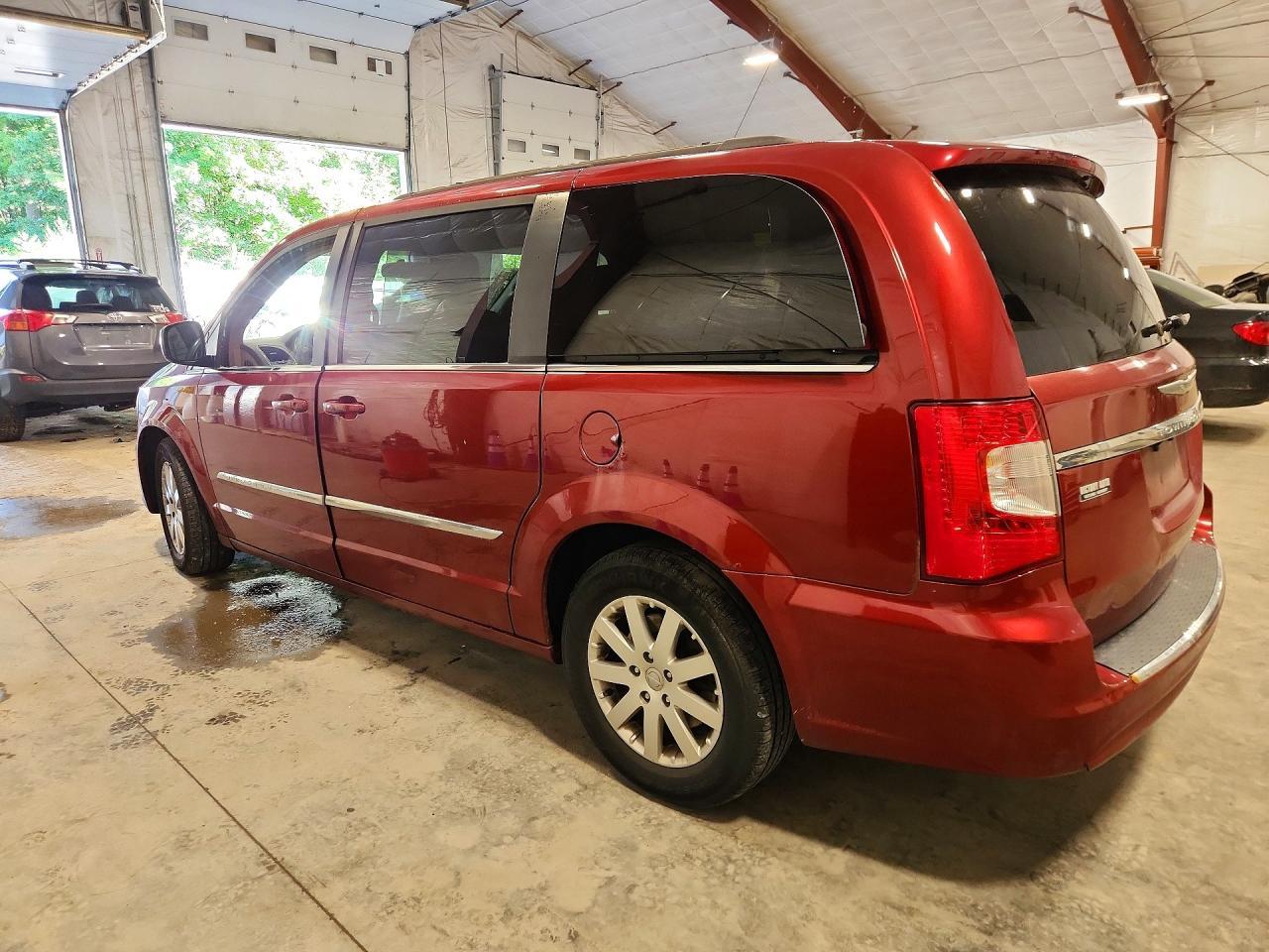 2015 Chrysler Town & Country Touring - zdjęcie 2