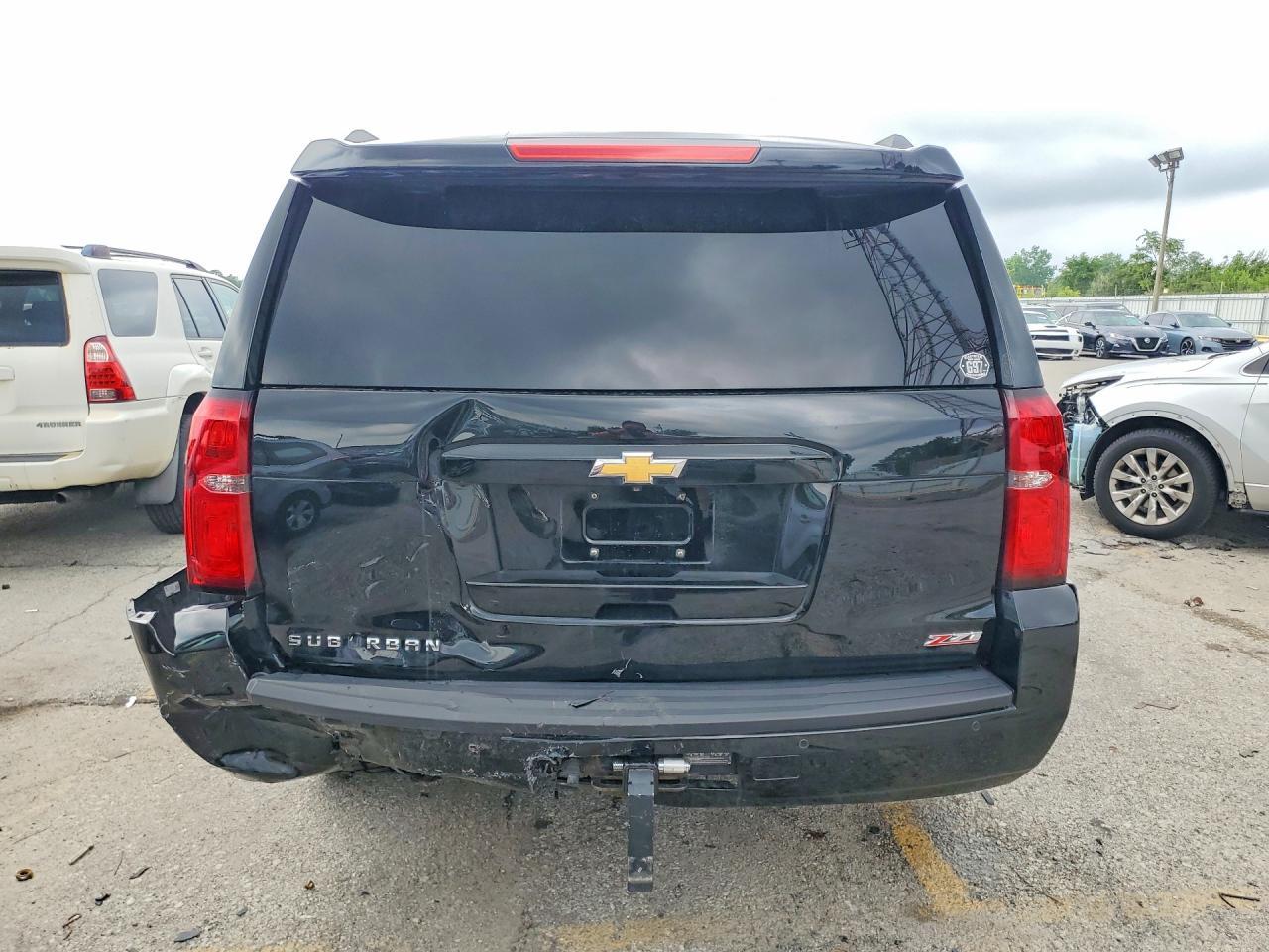 2016 Chevrolet Suburban K1500 Lt - zdjęcie 6