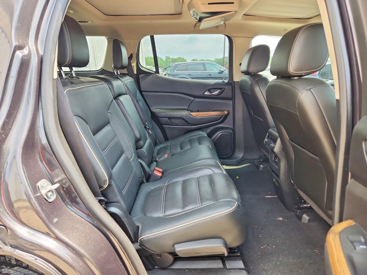 2017 GMC Acadia Denali - zdjęcie 11