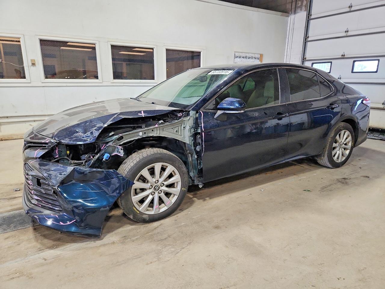 2018 Toyota Camry Le - zdjęcie główne