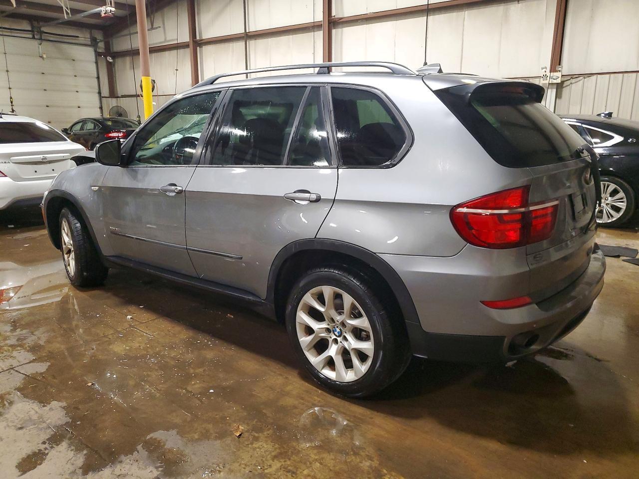 2013 BMW X5 xDrive35I - zdjęcie 2