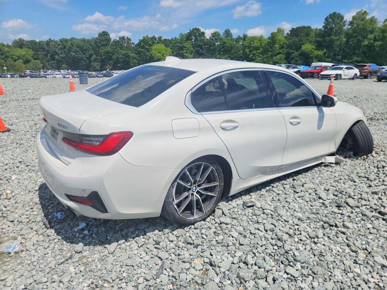 2021 BMW 330Xi - zdjęcie 3