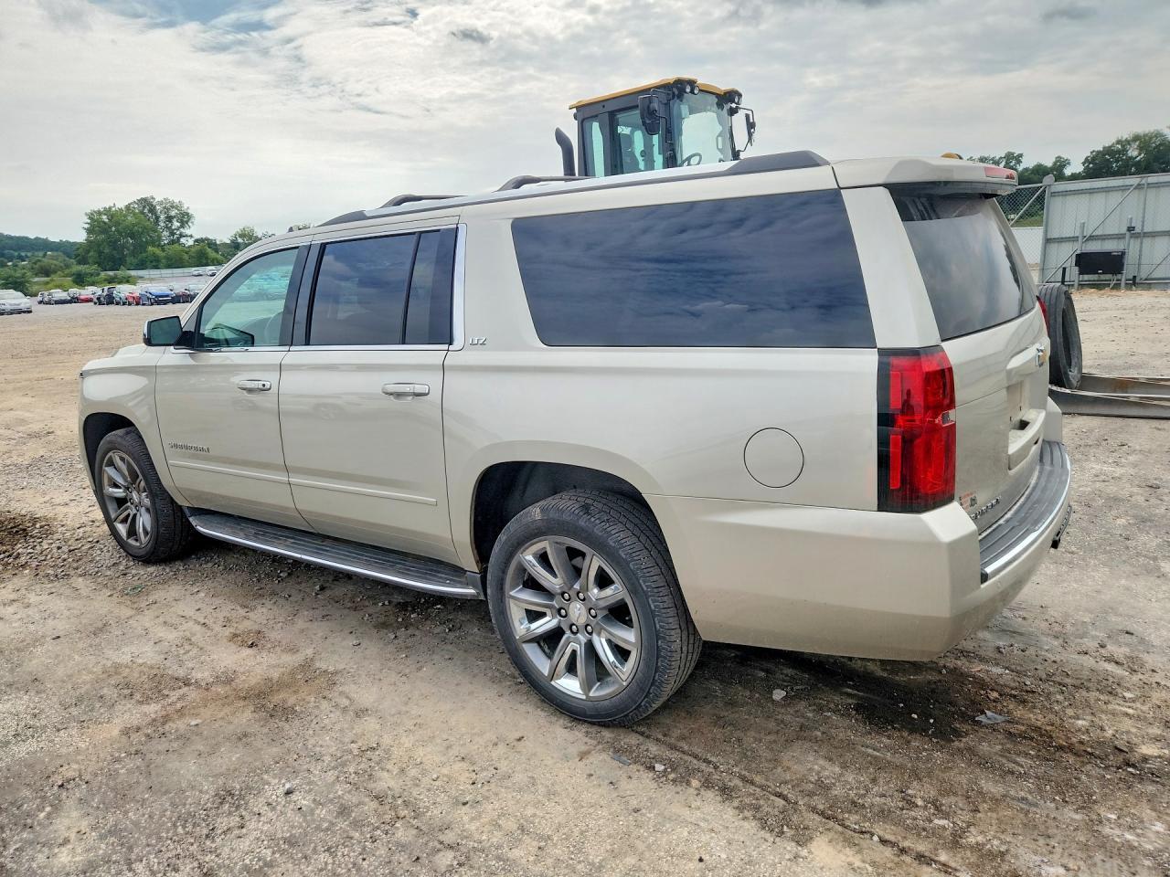 2016 Chevrolet Suburban K1500 Ltz - zdjęcie 2