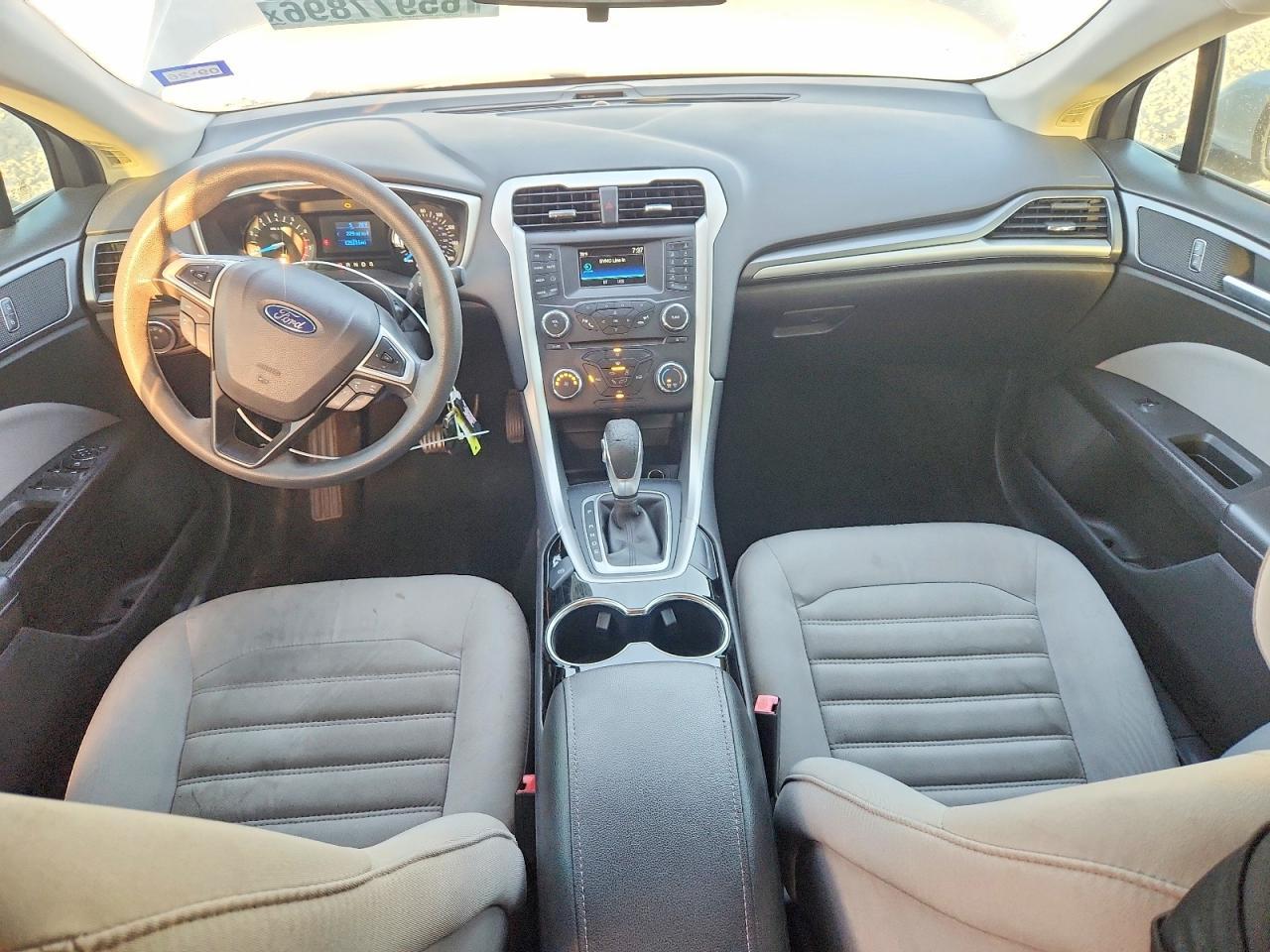 2015 Ford Fusion S - zdjęcie 8