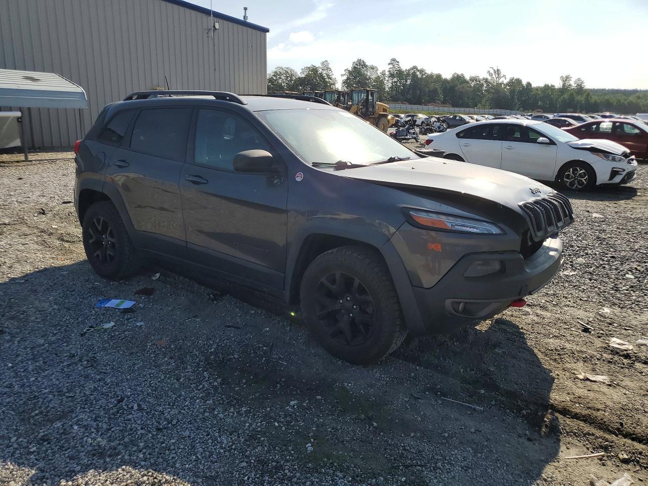 2015 Jeep Cherokee Trailhawk - zdjęcie 4