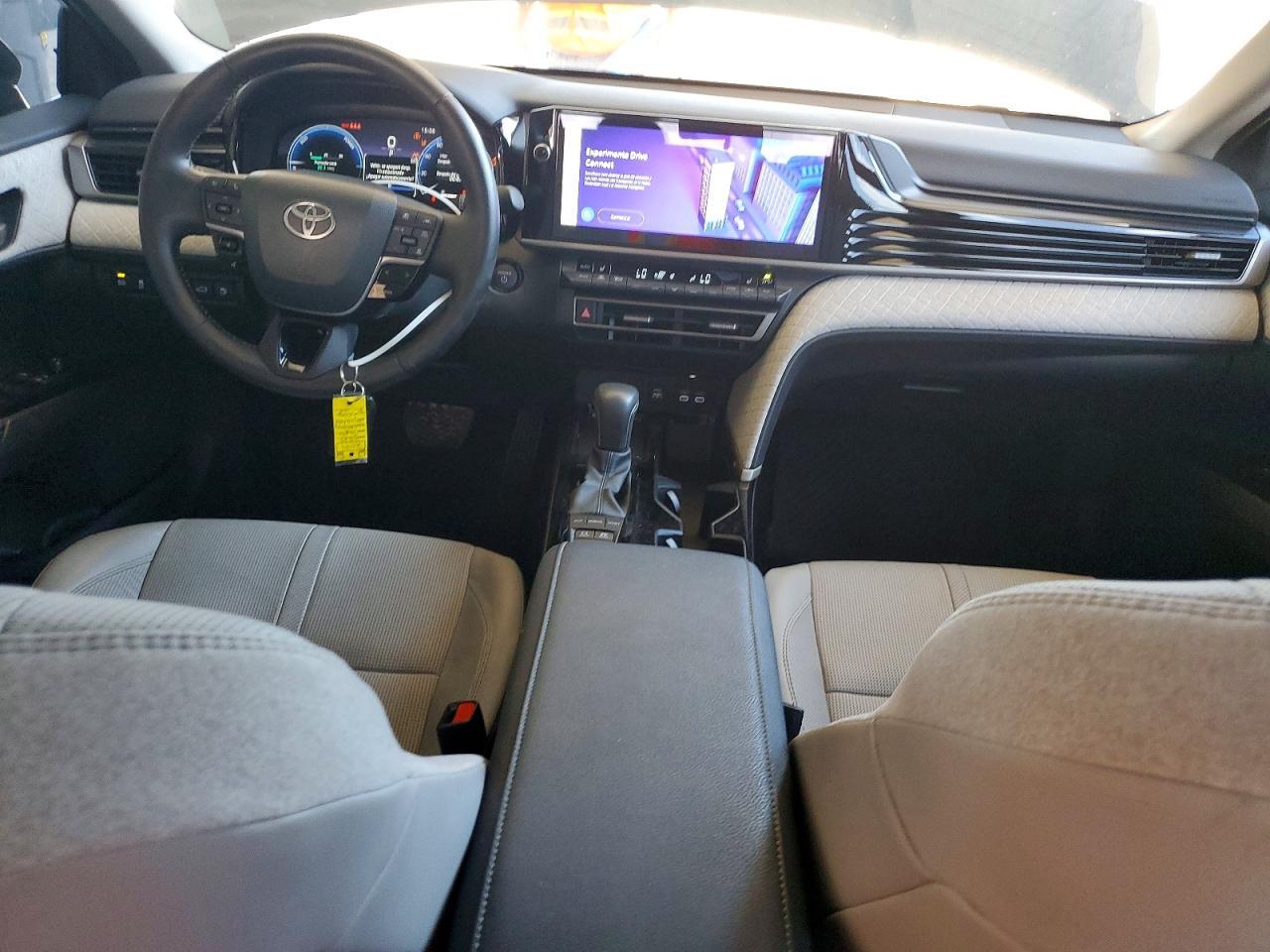 2025 Toyota Camry Xle - zdjęcie 8
