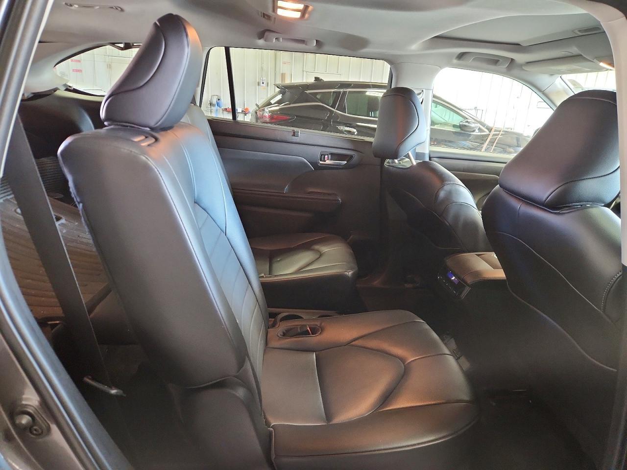 2023 Toyota Highlander Xle - zdjęcie 11