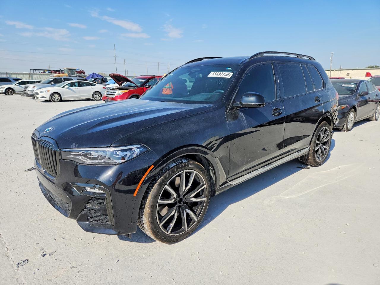 2021 BMW X7 xDrive40I - zdjęcie główne