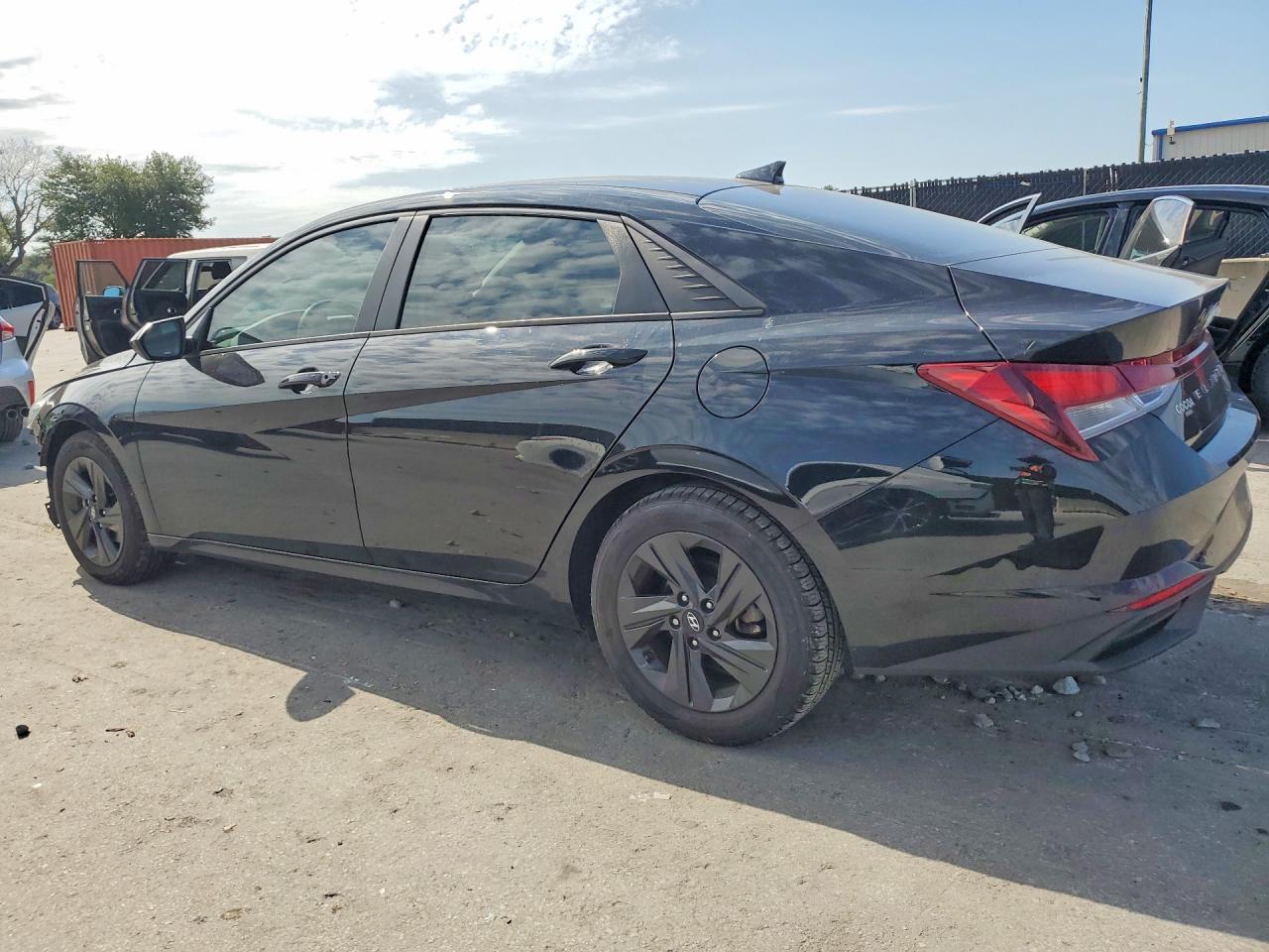 2021 Hyundai Elantra Sel - zdjęcie 2