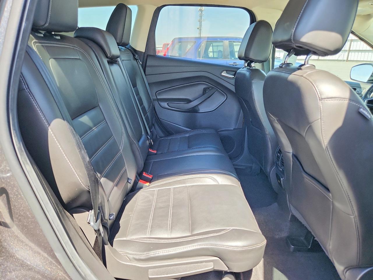 2017 Ford Escape Titanium - zdjęcie 21