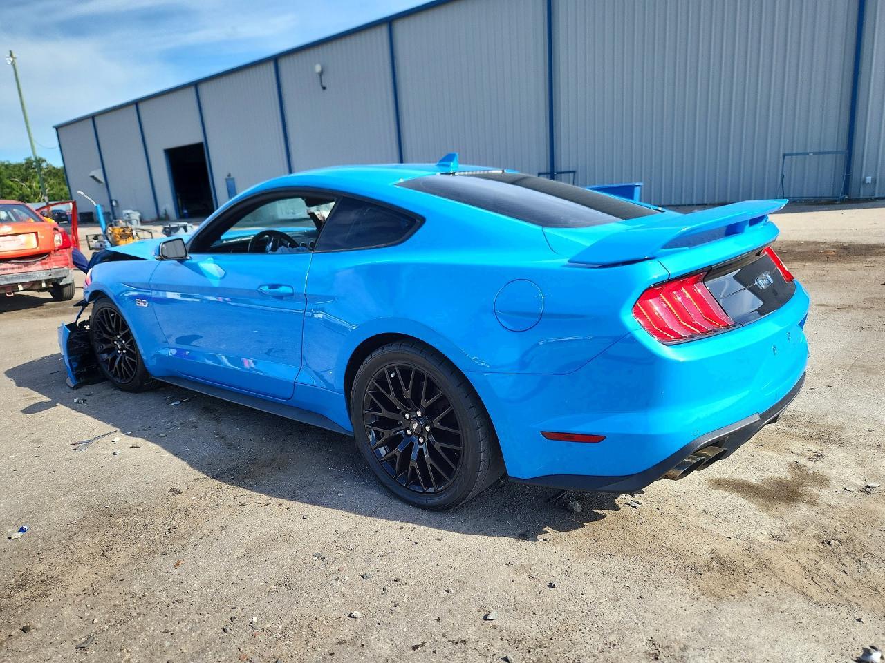 2022 Ford Mustang Gt - zdjęcie 2